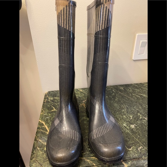 💯 authentic Burberry Rain Boots size 38 - Picture 2 of 6